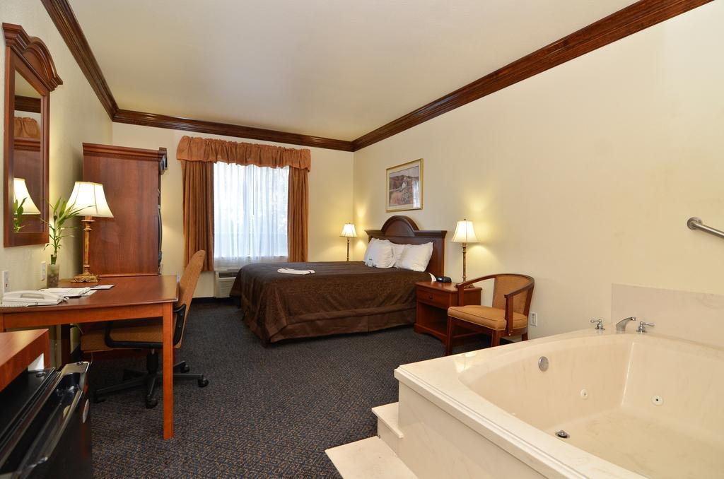 Best Western Fort Worth Inn And Suites Eksteriør billede